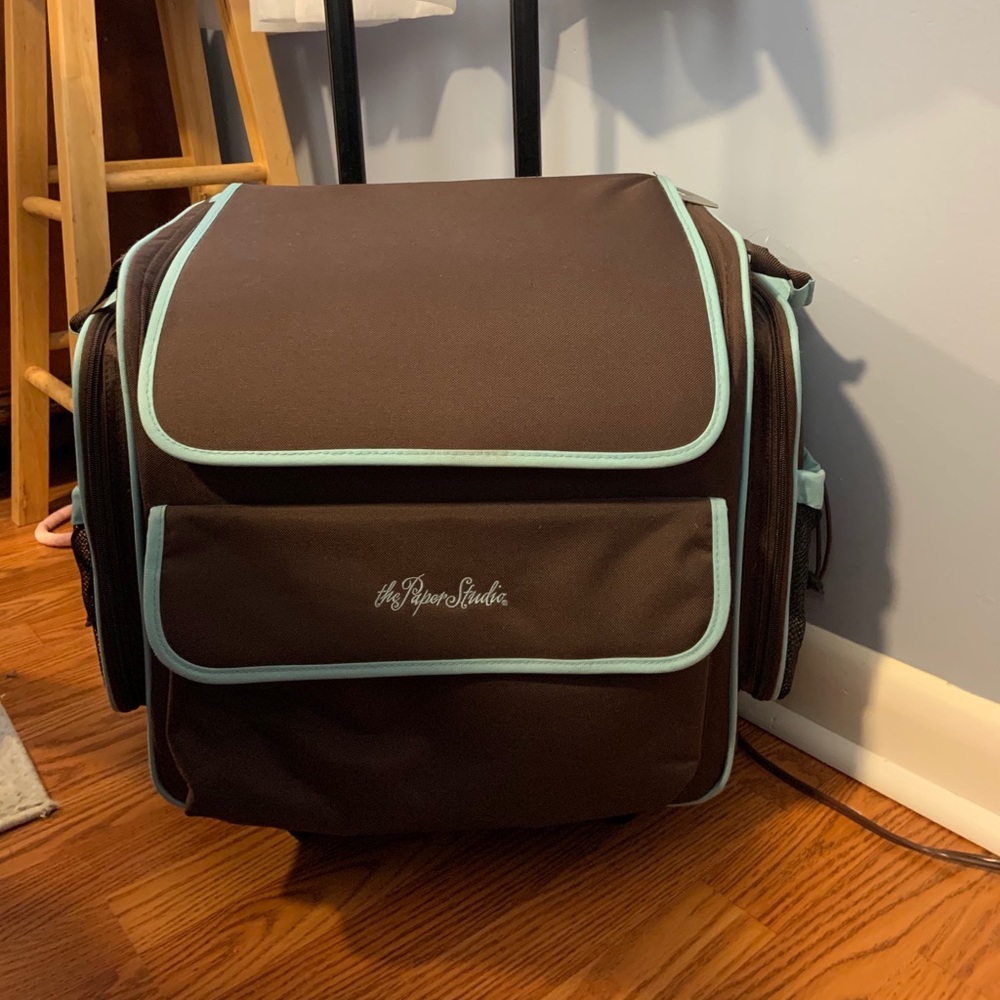 Rolling Scrapbook Case